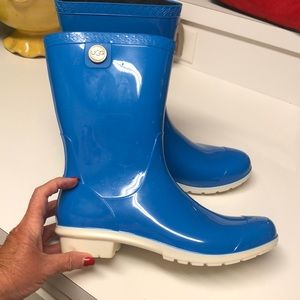 UGG RAINBOOT SZ 9